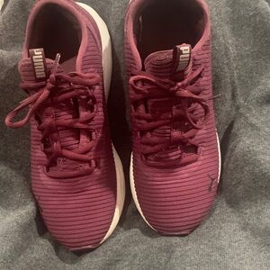Puma Women's Maroon Sneakers